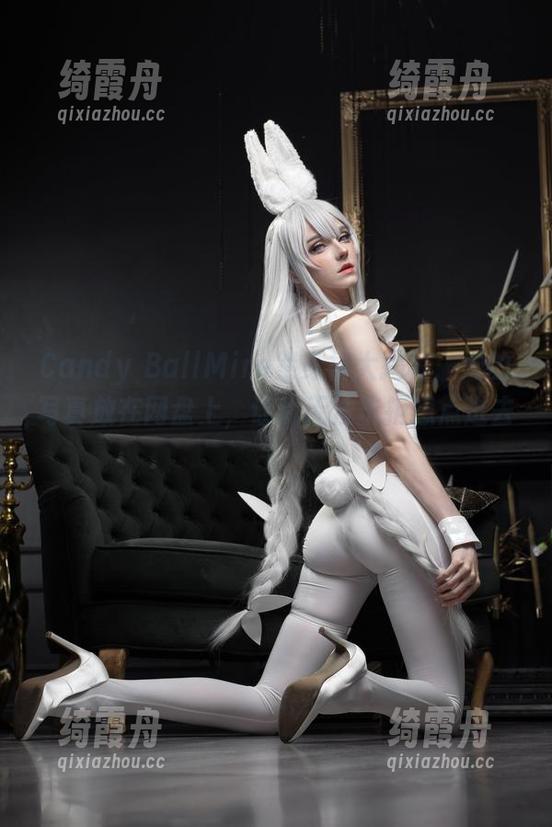 Candy BallMiru紧身裤大揭秘：她的写真放在网盘上，让我无法抗拒想点进去！